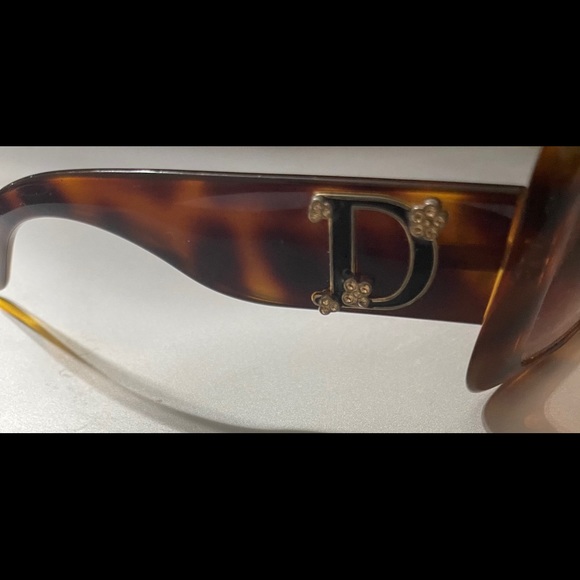 Coutour Sunglasses (prescribed) - Picture 4 of 4